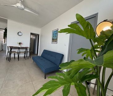 Location Appartement 5 pièces 70m² LES ABYMES 97139 - Photo 2