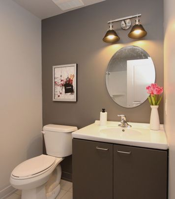 For Lease - 14 1/2 King Street Unit# 201, Oshawa, Ontario - Photo 1