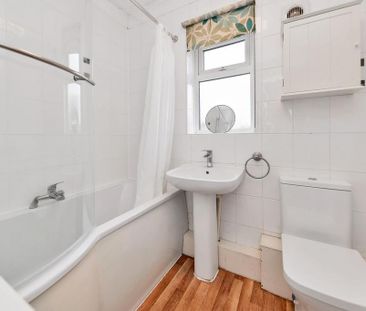 3 bedroom link detached house to rent - Photo 3