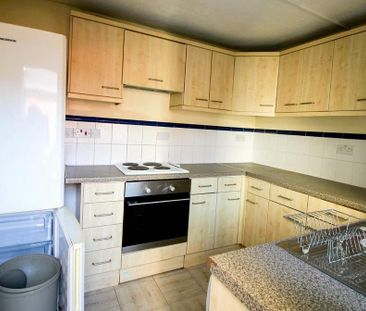 4 bedroom detached house to rent - Photo 2