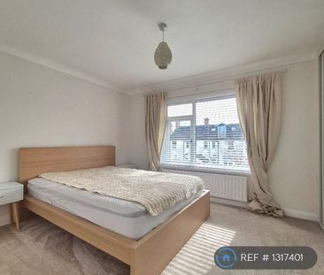 2 bedroom semi-detached house to rent - Photo 5