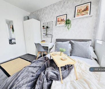 1 bedroom in a house share to rent - Photo 1