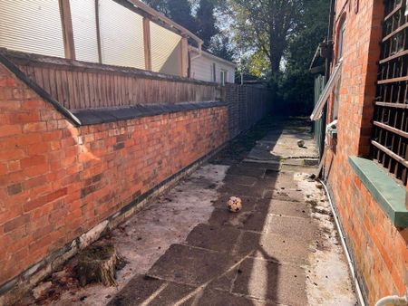 1 bedroom block of apartments to rent - Photo 5