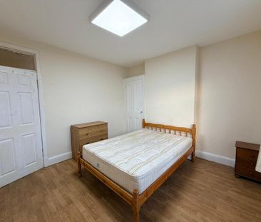 4 bedroom terraced house to rent - Photo 3