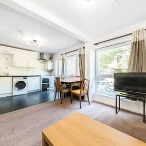 4 bedroom flat to rent - Photo 3