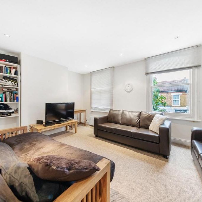 3 bedroom flat to rent - Photo 1