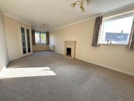 Addlestone Park, Addlestone, Surrey, KT15 - Photo 2