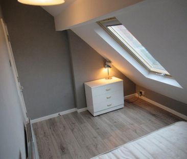 3 bedroom flat to rent - Photo 2