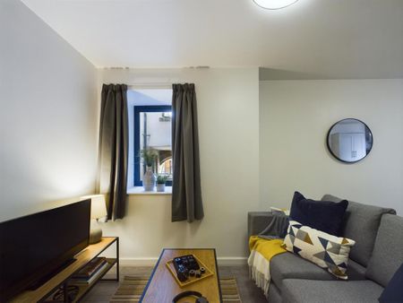 3 bedroom flat to rent - Photo 2