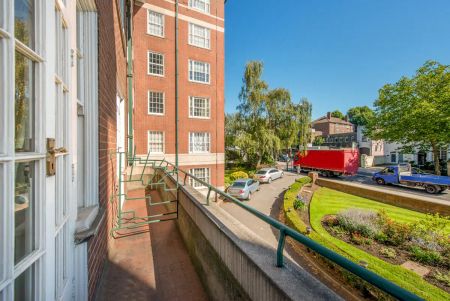 3 bedroom flat in 23-29 Finchley Road - Photo 2