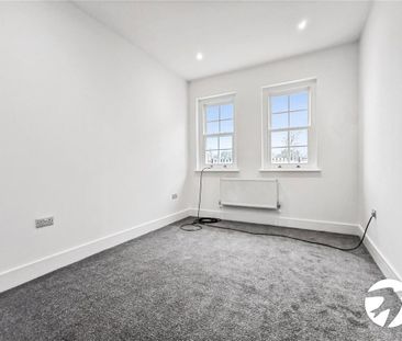 3 bedroom flat to rent - Photo 3