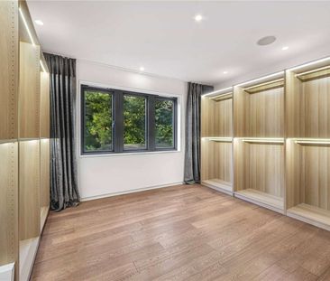 Exceptional six bedroom luxury residence in Bowdon with gym, cinema... - Photo 3