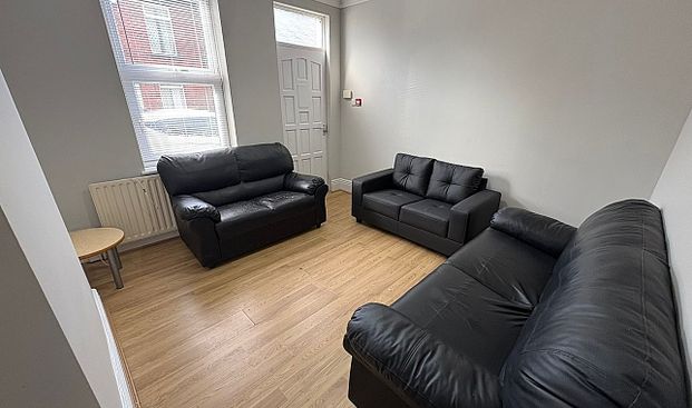 4-Bed Student Property in a Great Area - Photo 1