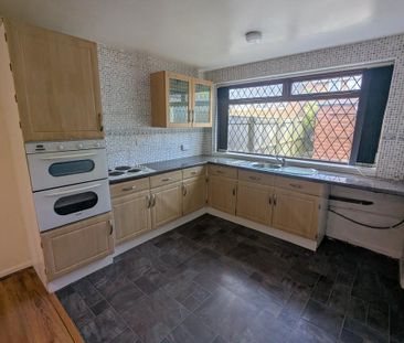3 bedroom semi-detached house to rent - Photo 6