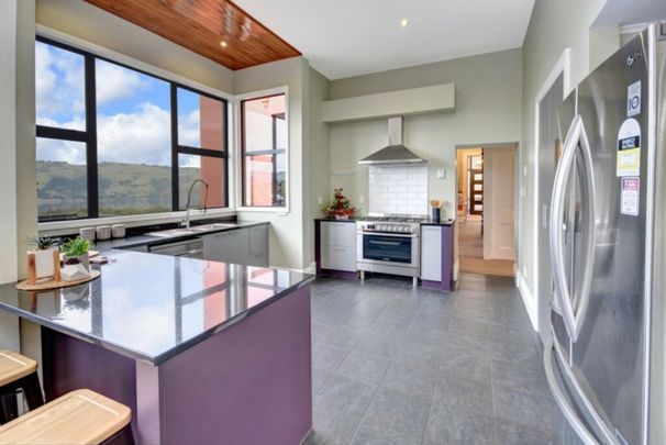 5 Bedroom Home with Sweeping Harbour Views - Photo 1