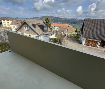 Preisgünstige 4.5 Zimmer Wohnung mit moderner offener Küche - Photo 1