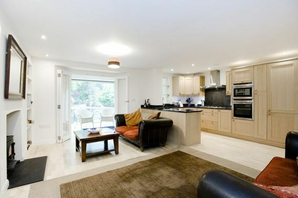 2 Bedroom Flat To Let - Photo 1