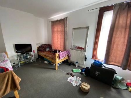 4 Bed Semi-Detached House, Eynsford Road, IG3 - Photo 2