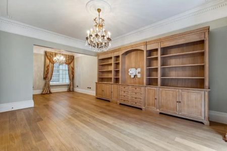 6 bedroom house in Cheniston Gardens - Photo 2