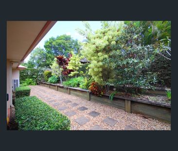 COOMERA WATERS FAMILY HOME. SPACIOUS WITH MULTIPLE LIVING AREAS & R... - Photo 5