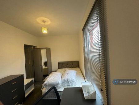 4 bedroom terraced house to rent - Photo 2