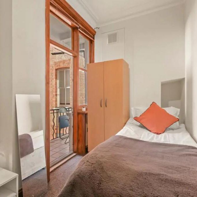 1 bedroom in a house share to rent - Photo 1