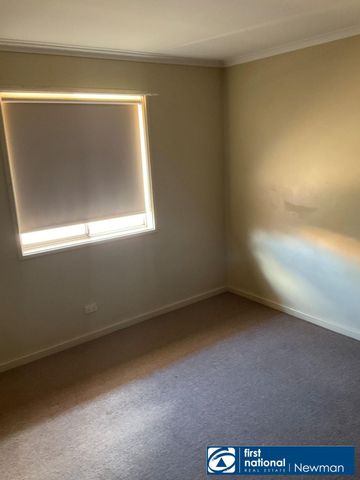 4 BEDROOMS, 1 BATHROOM - Photo 5