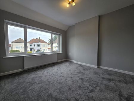 3 bed Maisonette To Let - Photo 3