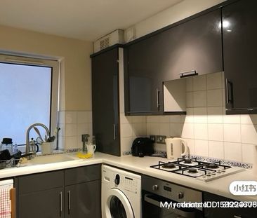 3 Bed Flat, Broadway Wimbledon, SW19 - Photo 4