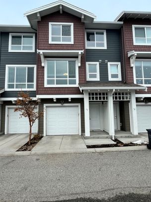 3 bed/2.5 bath Townhouse in Glenmore - Photo 1