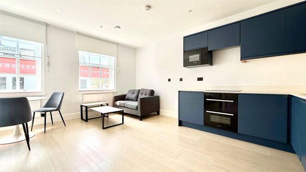 2 bedroom Flat in Station Road, Reading - Photo 1
