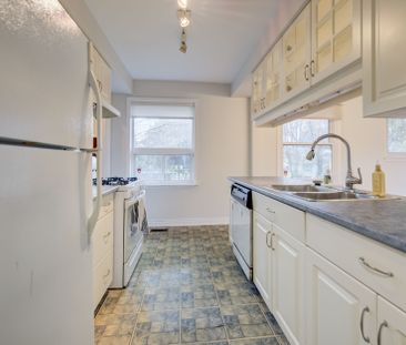 For Lease - 542 Trudale Court, Oakville, Ontario - Photo 5