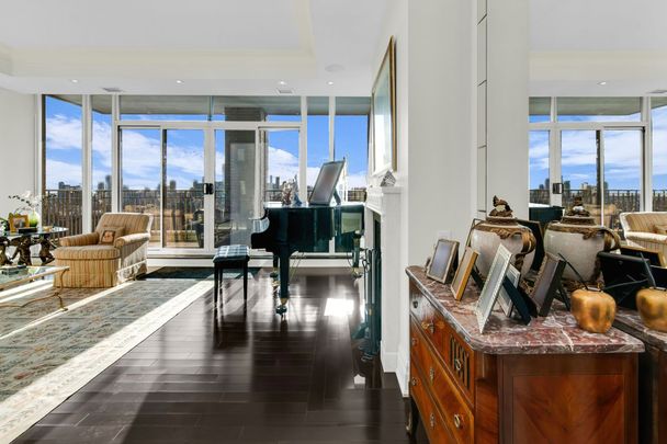 For Lease - 155 St Clair Avenue Unit# 1701, Toronto, Ontario - Photo 1