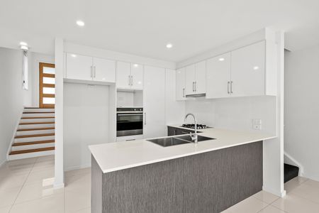 47a Lake Entrance Road, Oak Flats NSW 2529 - Townhouse For Rent | Domain - Photo 5