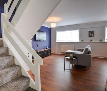 3 bedroom end of terrace house to rent - Photo 3