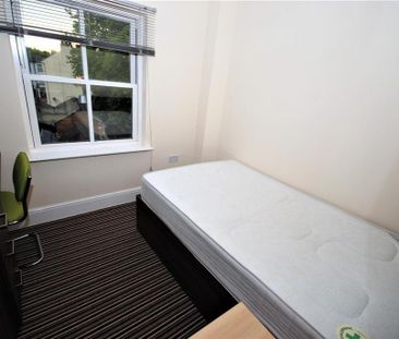 3 bedroom flat to rent - Photo 1