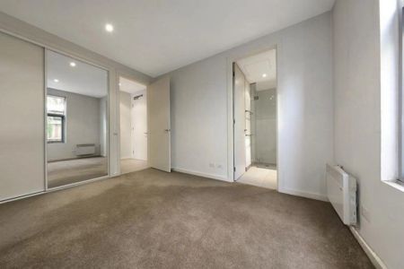STUNNING FURNISHED GROUND FLOOR APARTMENT - Photo 2