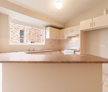 Beautiful 4-Bedroom Family Home - Photo 2