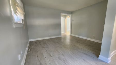 For Lease - 207 Olive Avenue, Toronto, Ontario - Photo 4