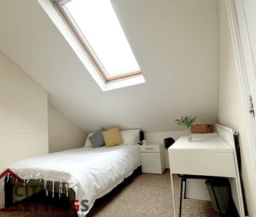 5 Bedroom Semi-Detached House - Photo 2