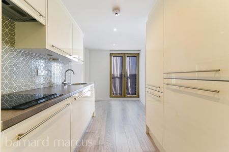 London Road, Sutton, Cheam - Photo 3