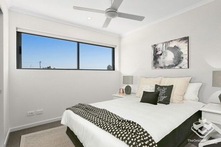 Spectacular panoramic & CBD views - Photo 4