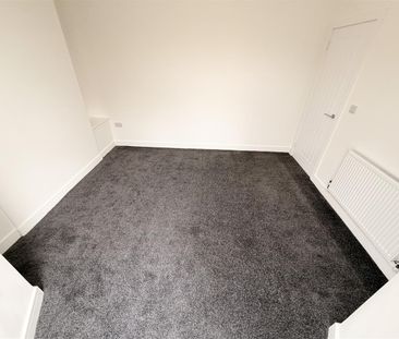 House - Terraced For Rent Pentreguinea Road, Swansea - Photo 6