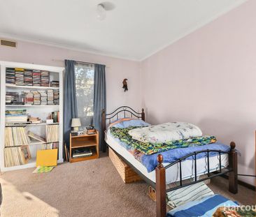 Comfortable Family Home with Solar Savings! - Photo 2