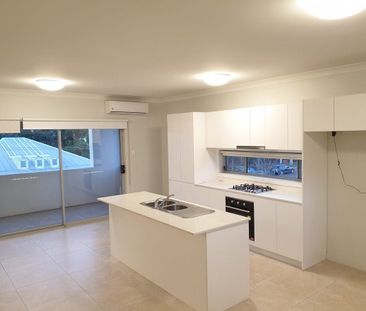 MODERN TWO BEDROOM TOWNHOUSE IN CONVENIENT LOCATION - Photo 4