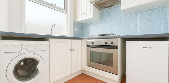 Studio to rent - Photo 2