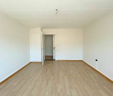 Preiswerte Stadtwohnung mit vintage Küche und Bad, grossen Fenstern... - Photo 4