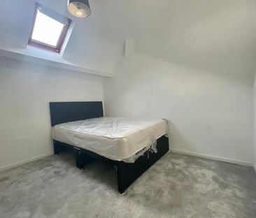 1 bedroom in a flat share to rent - Photo 5