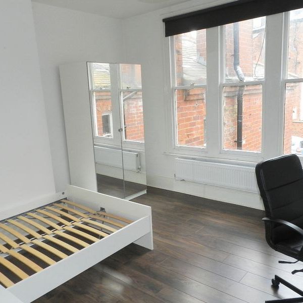 Clarendon Road, Leeds - Photo 1