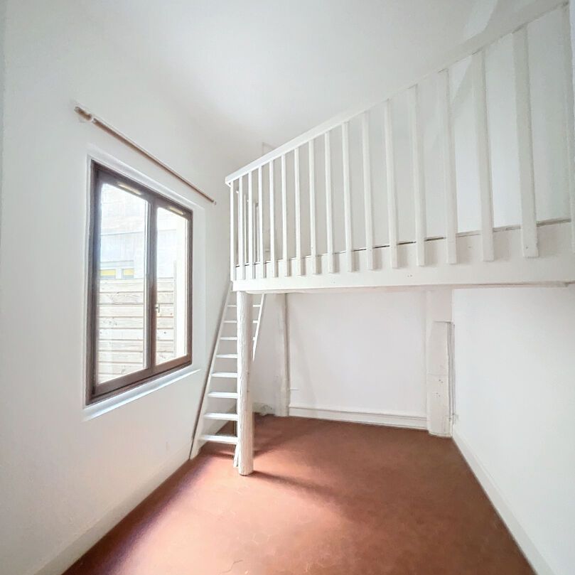 A LOUER AVIGNON INTRAMUROS ( 84000 ) : appartement 1 pièce - non meublé - climatisé - terrasse, - Photo 1